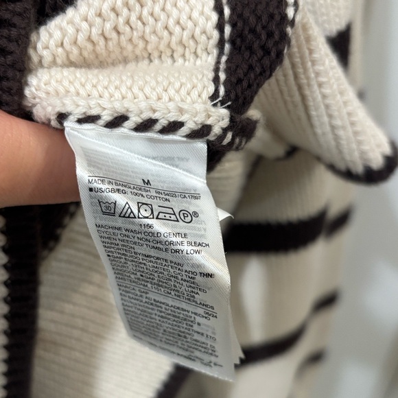 GAP Cream and Black Striped Women's Sweater - Picture 3 of 4